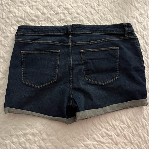 Universal Thread Women’s Plus Size Denim Shorts 20W - Picture 3 of 4